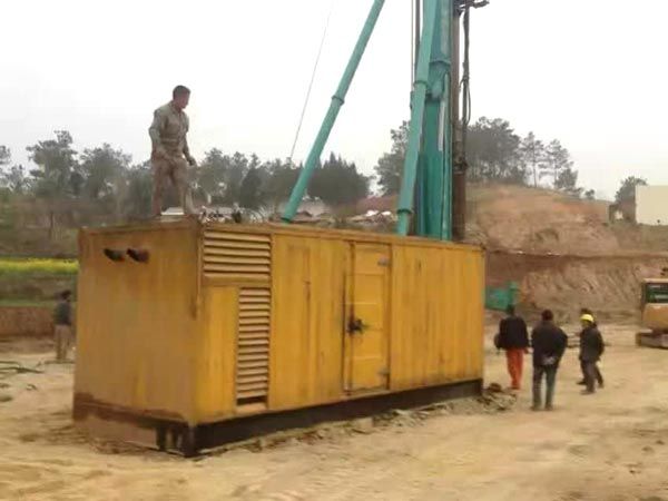 玉龙如何判断水冷式机油散热器密封件是否需要更换?
